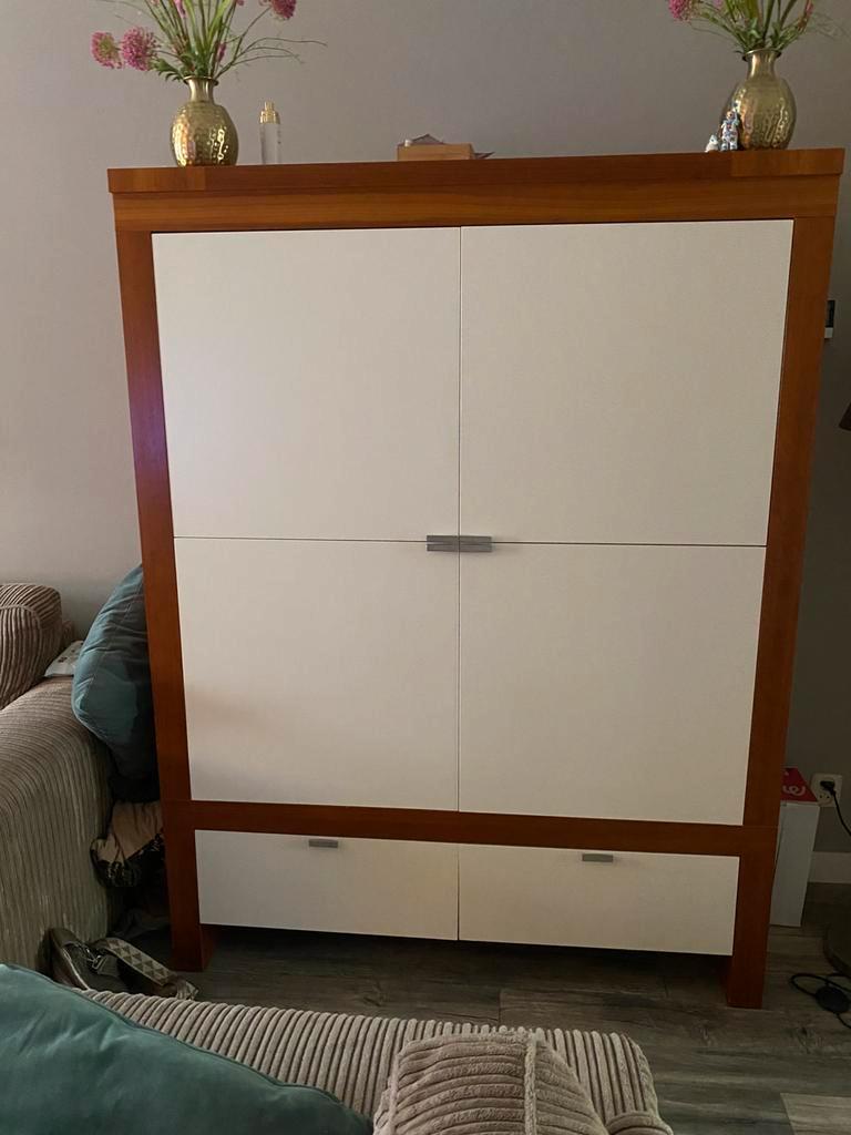 Gratis tvmeubel vitrinekast en wandkast