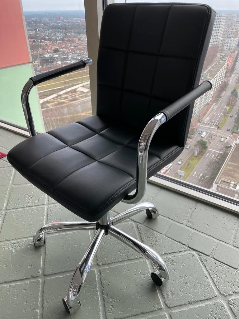 Nette, lichte bureaustoel - comfortabel en stijlvol!