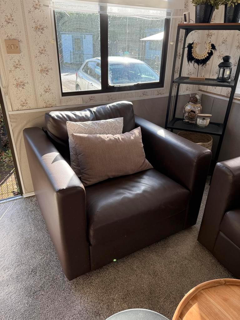 GRATIS : MOOI BANKSTEL + ZIT STOEL WEINIG GEBRUIKT