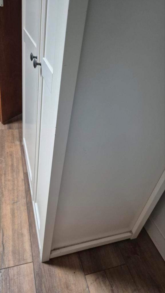 Mooie kledingkast met veel opbergruimte