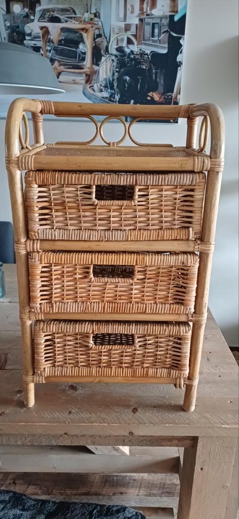 Gratis rieten ladenkastje