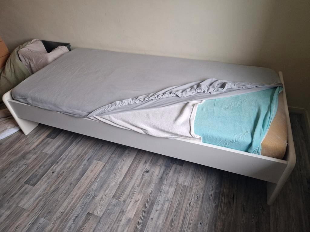 Eenpersoonsbed met matras - Gratis af te halen!