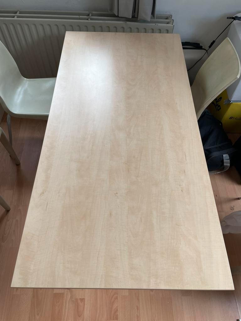 Gratis bureaublad/tafelblad (mogelijkheid voor 3 stoelen)