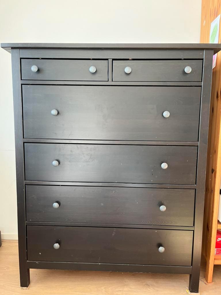 Zwarte IKEA HEMNES ladekast