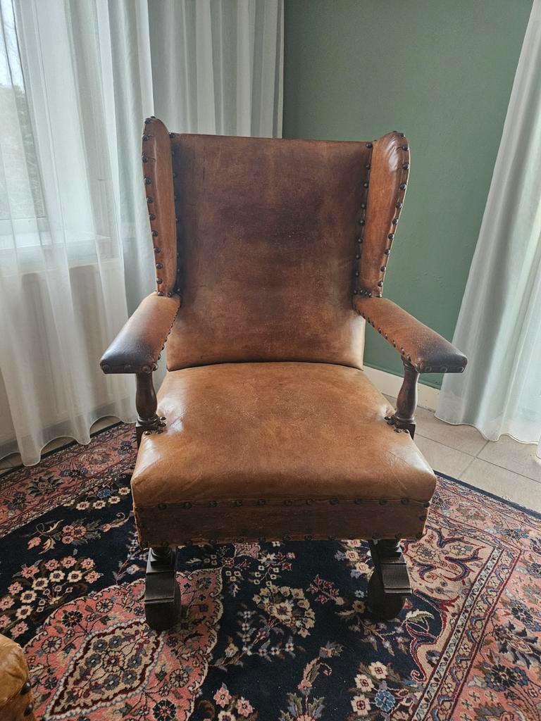 GRATIS: 2 ANTIEKE LEDEREN FAUTEUILS