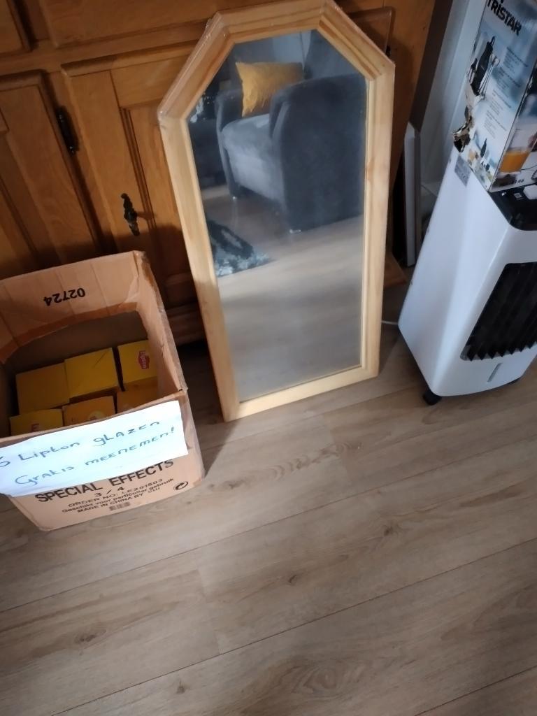 spiegel en theeglazen