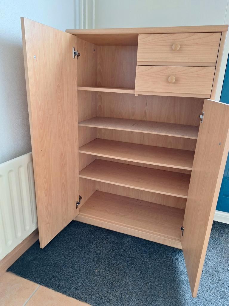Schoenenkast met lades
