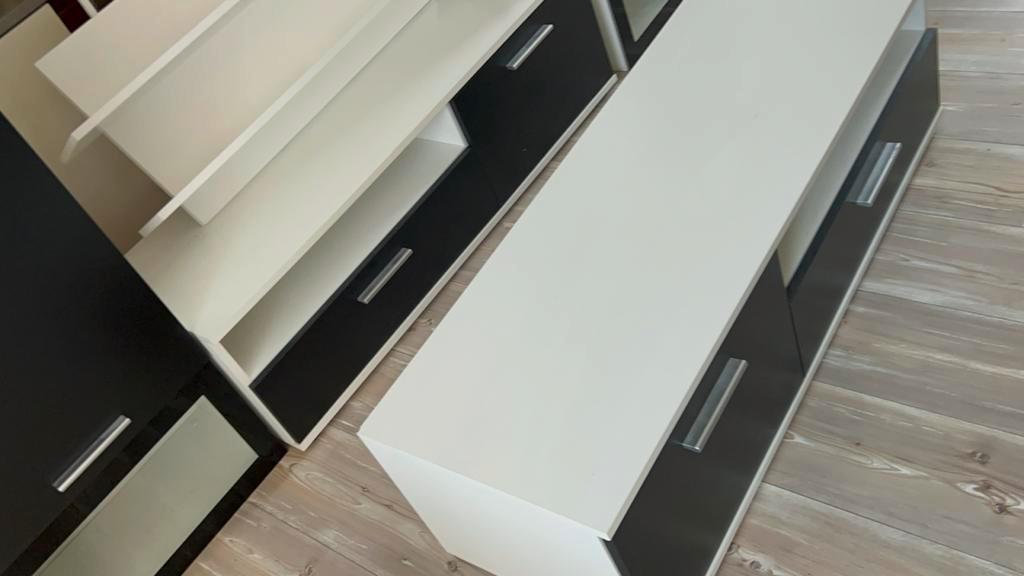 GRATIS  Modulair wandmeubel zwart/wit