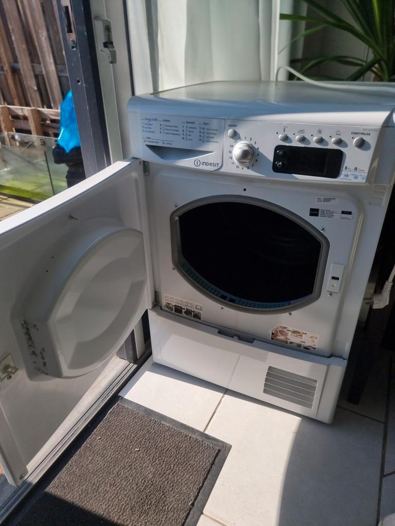 Droger Indesit - IDCE G45X B H