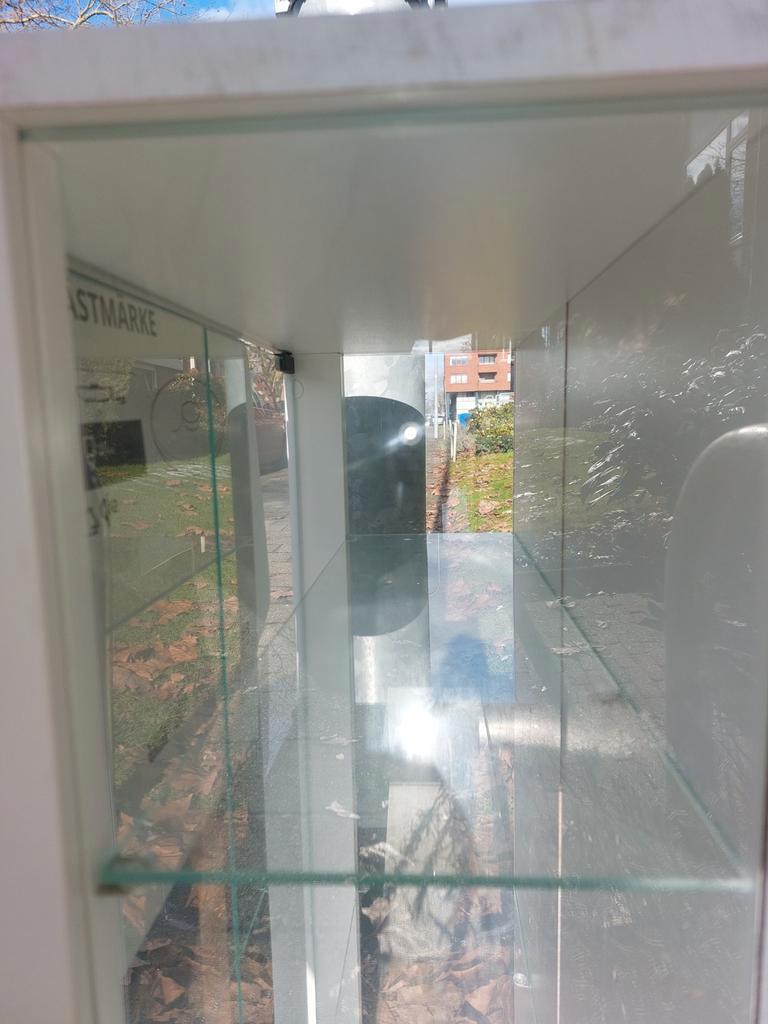 Gratis vitrinekastje - Rembrandtlaan