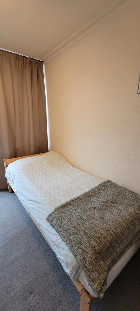 Ikea Neiden 90x200 eenpersoonsbed met lattenbodem