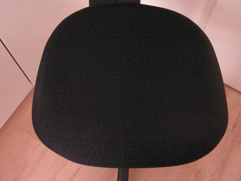 GRATIS zwart-blauwe bureaustoel