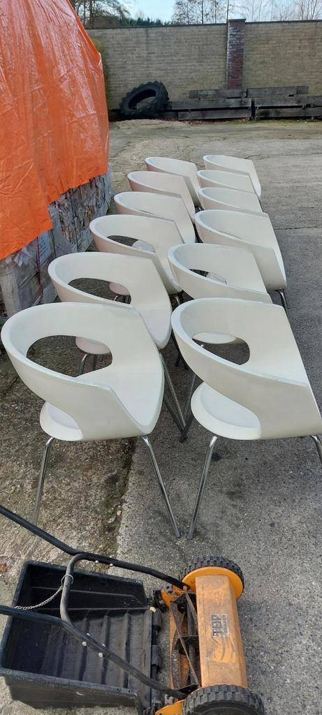 Gratis af te halen 12 polyester stoelen
