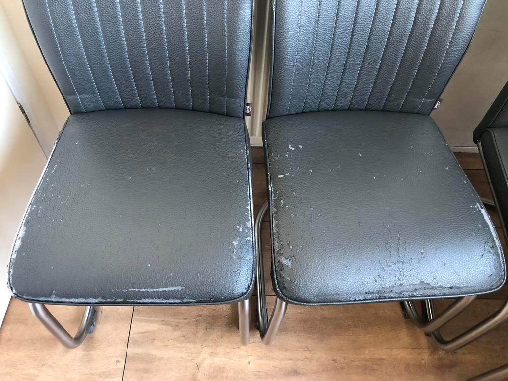 Eetkamerstoelen, bekleding beschadigd