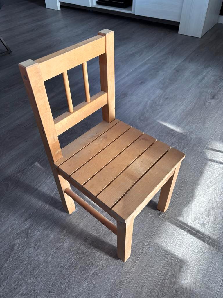 Houten kinderstoel