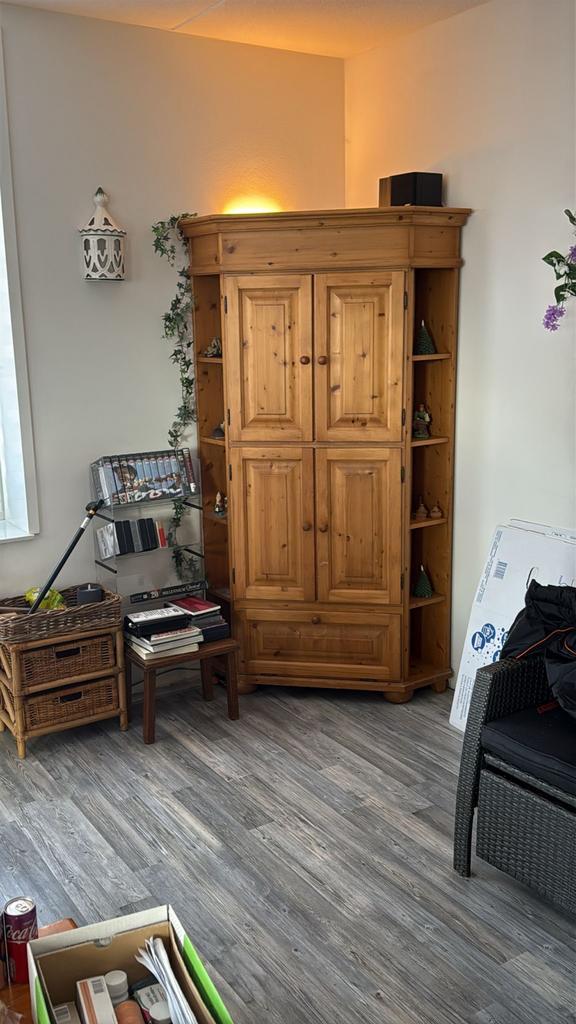 Gratis hoekkast en servieskast