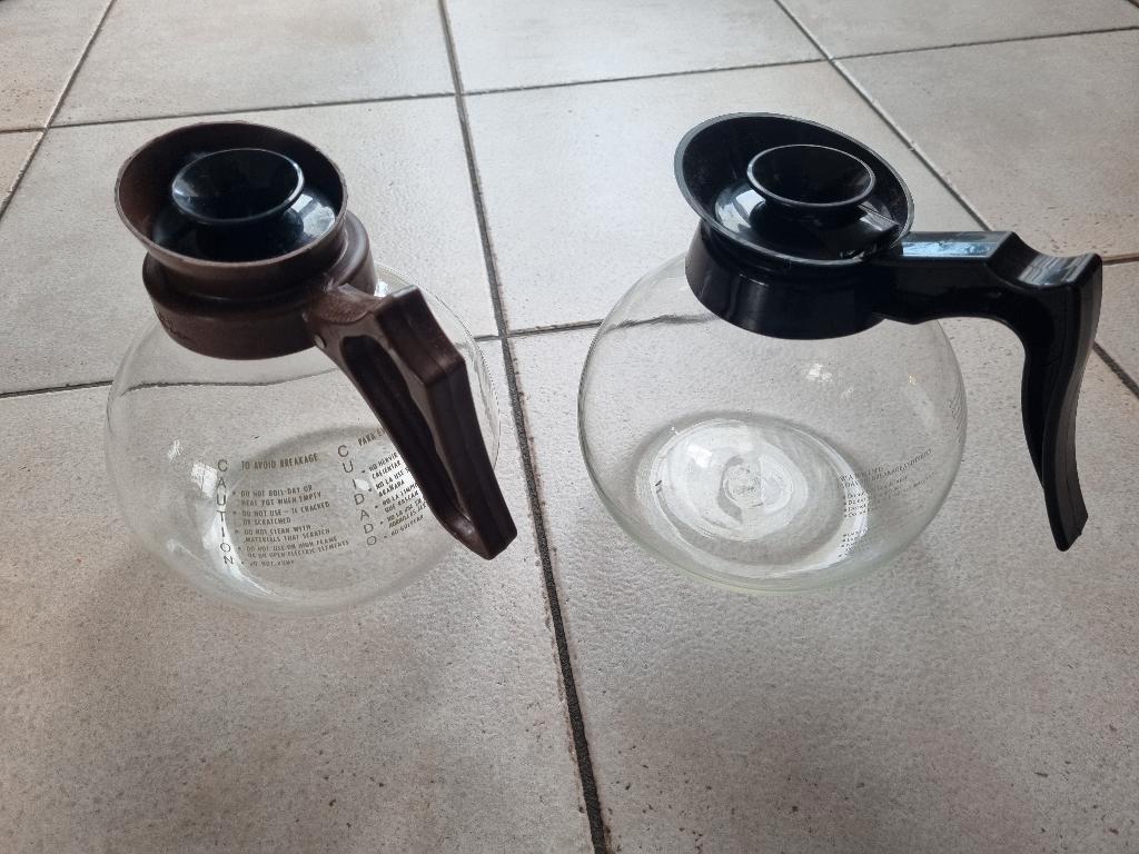 2x glazen koffie kannen