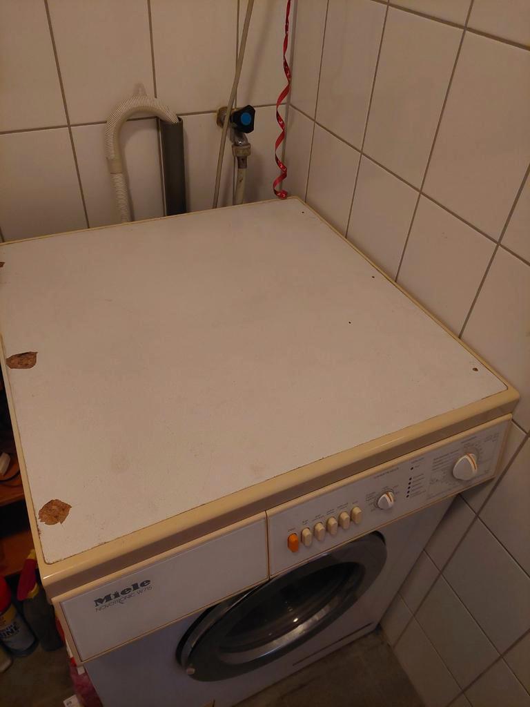 Gratis:  een Miele Novotronic W715 wasmachine