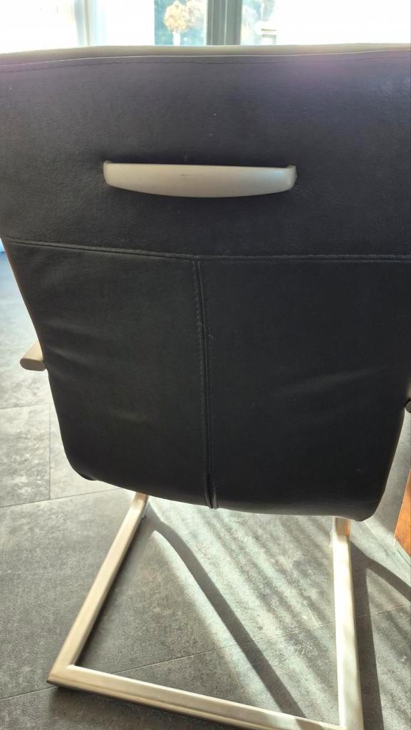 GEZOCHT 2 of 4 Henders en Hazel stoelen