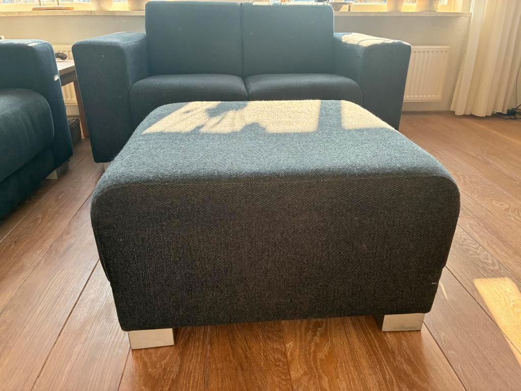 Gratis 2 zitsbank en hocker