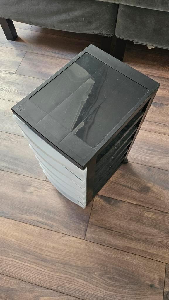 Zwart plastic ladekastje - gratis af te halen