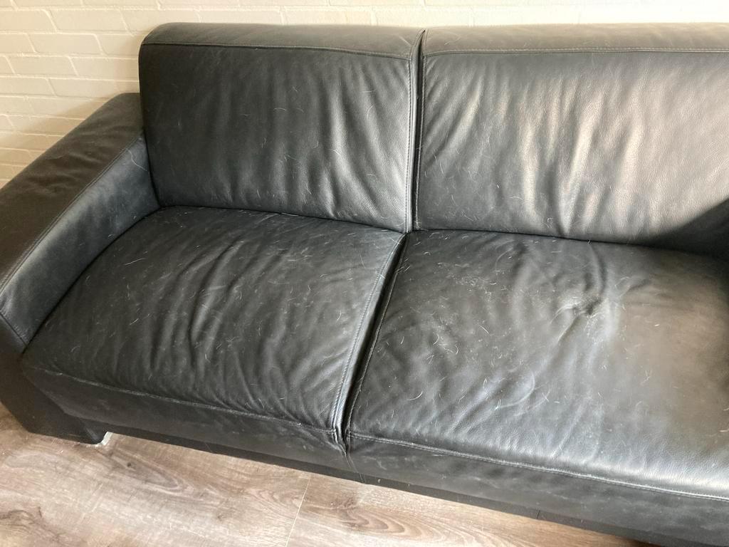 Gratis 2-zits zwart leren banken