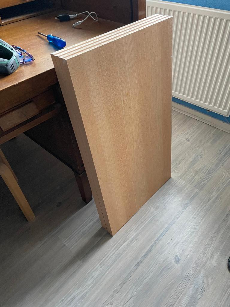 legplanken: 4x:1,8 cm dik, 50 cm breed., 83 cm lang