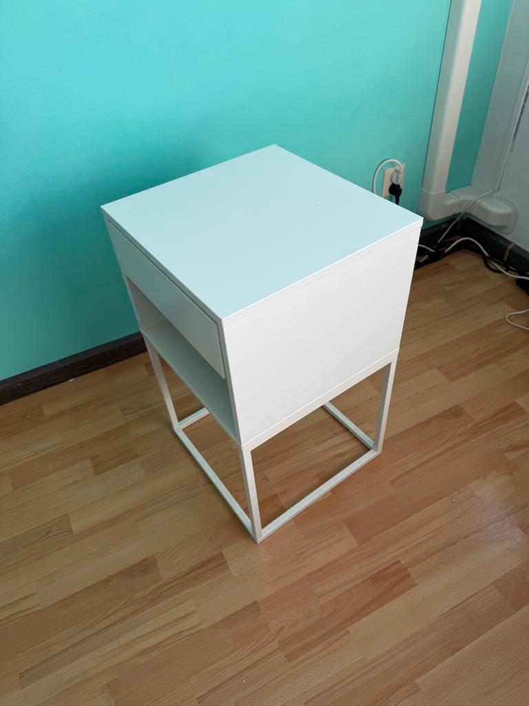 Nachtkastje met softclose lade - Gratis af te halen!