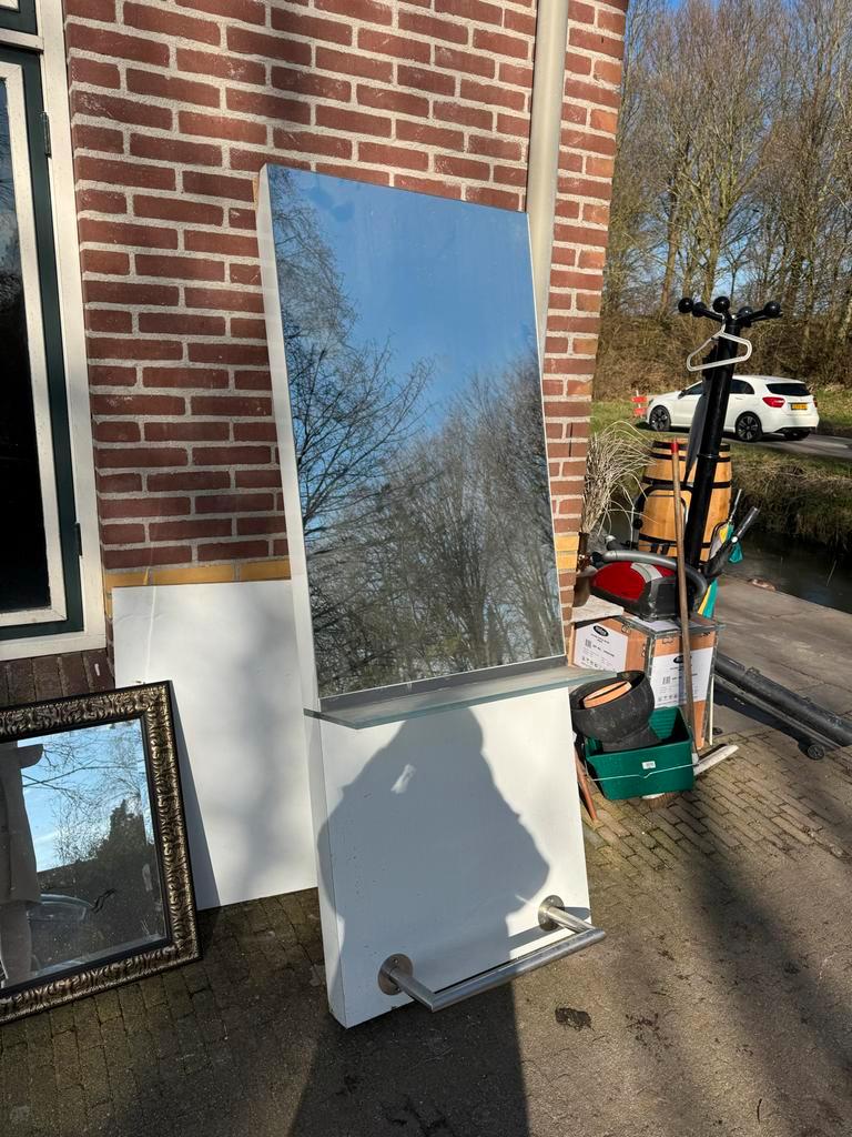 Professionele kappersspiegel met productplank