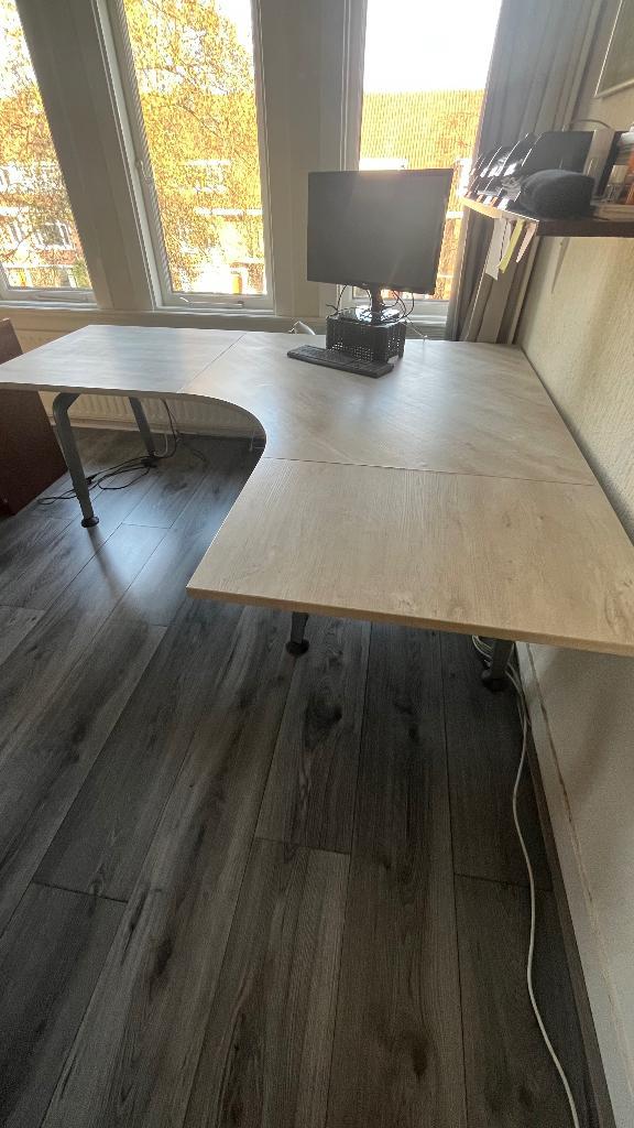 Stevig verstelbaar hoekbureau (gratis)