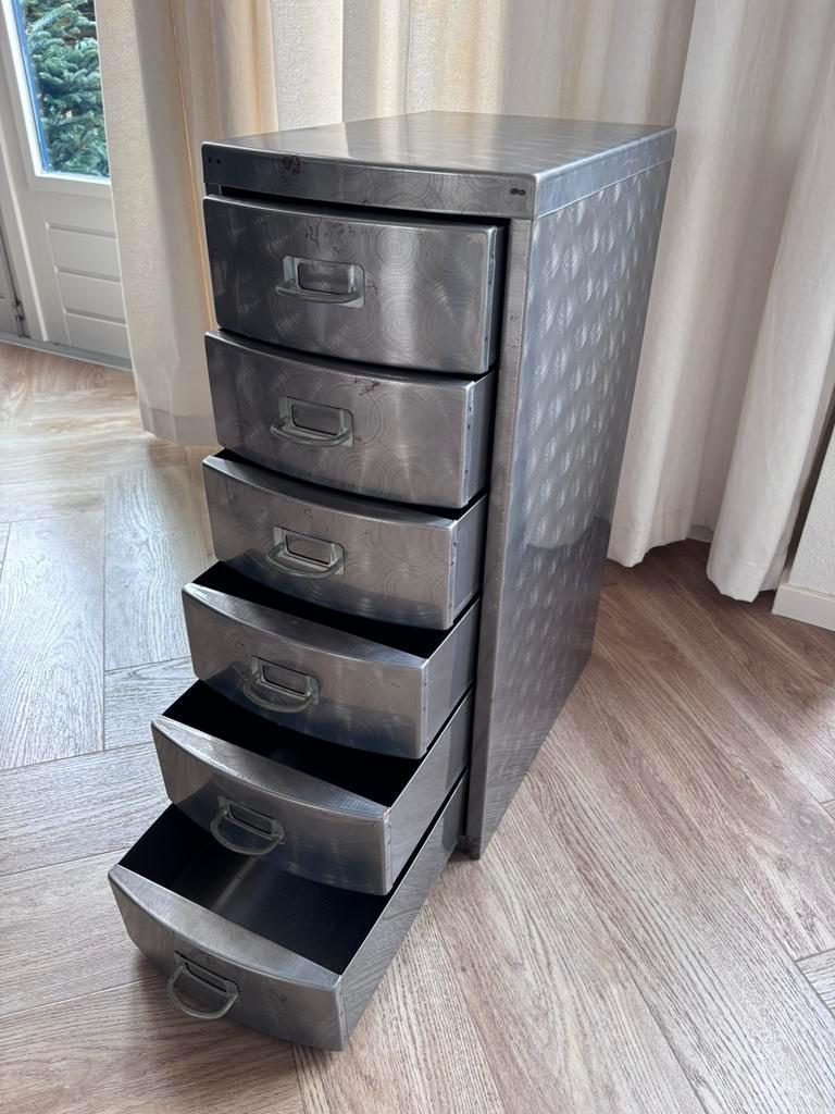 Metalen ladekastje - gratis afhalen!