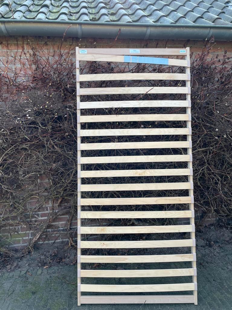 Gratis lattenbodem 90x200 - 1 latje kapot