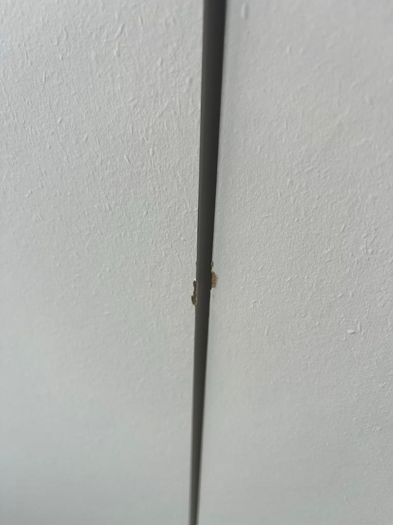 Gratis witte kledingkasten