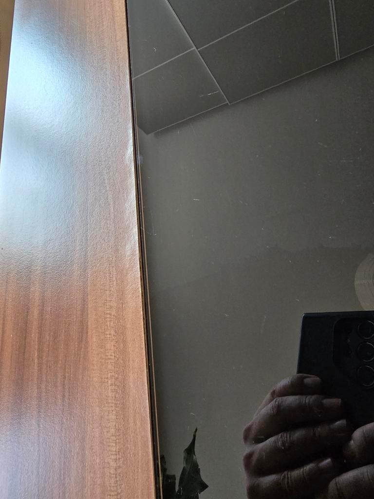 Zwarte glazen tafel - 107x70x45 cm