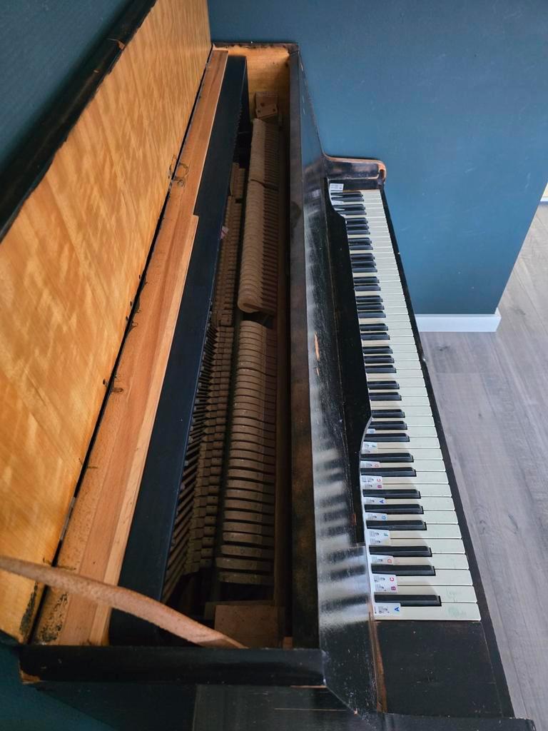 Rippen Piano - Gebruikt