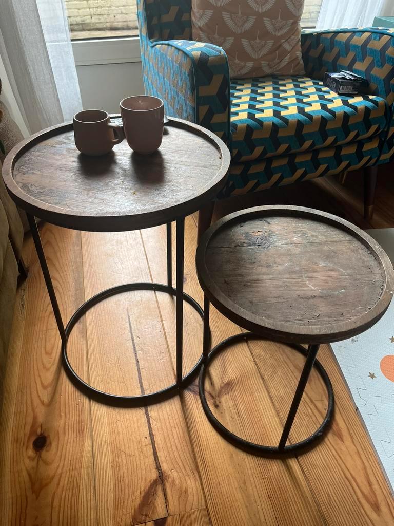 2 gratis ronde bijzettafels