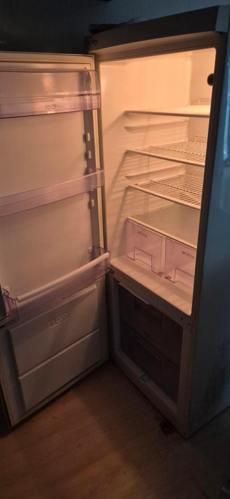 Gratis af te halen koelkast + vriezer