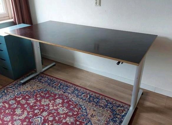 In hoogte verstelbaar bureau 160x80 - Gratis af te halen!