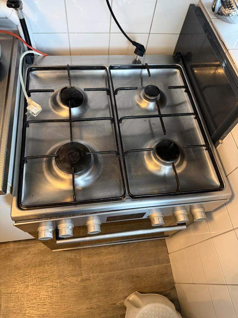 Gratis af te halen gasfornuis en oven