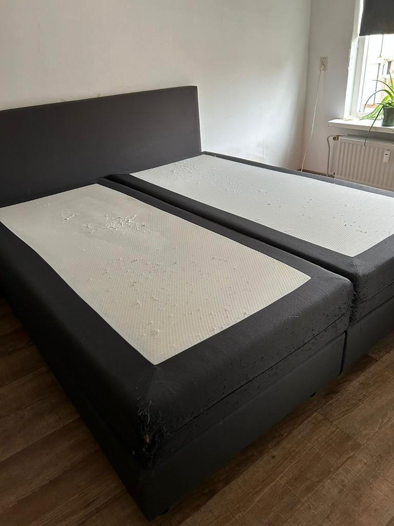 Gratis boxspring met matrassen en hoofdbord 200 x 180 cm