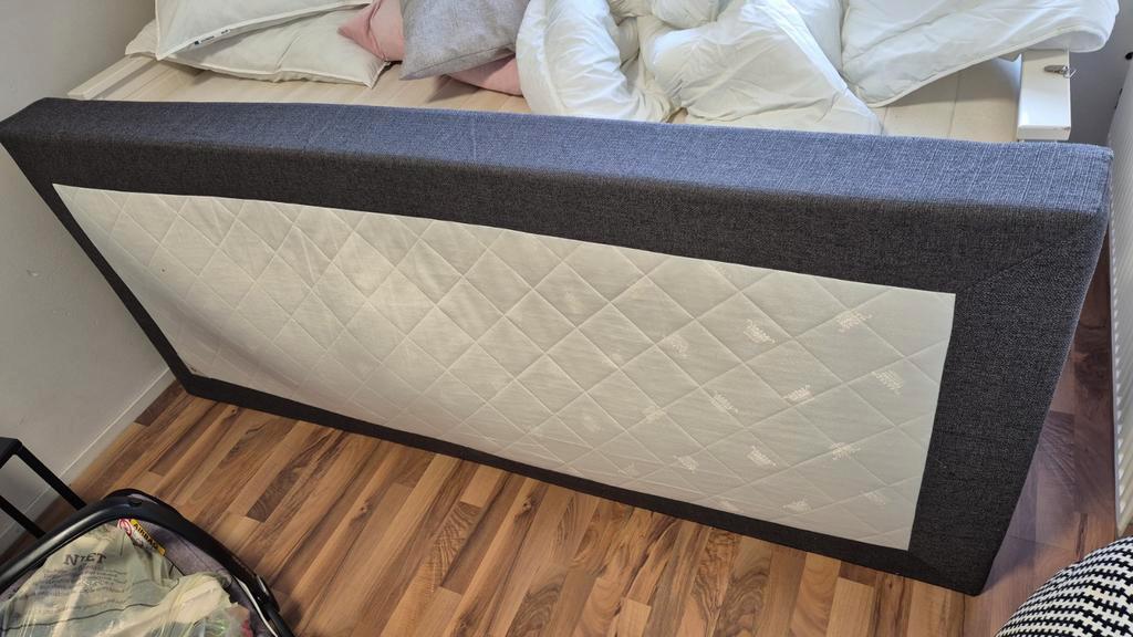 Matras met kapotte vering