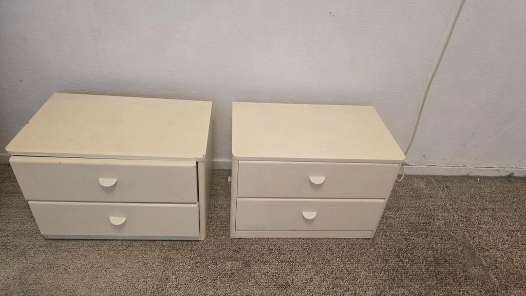 Twee nachtkastjes 54x38 - Gratis af te halen!