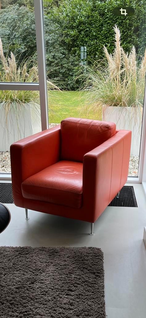 2 leren fauteuils gratis af te halen