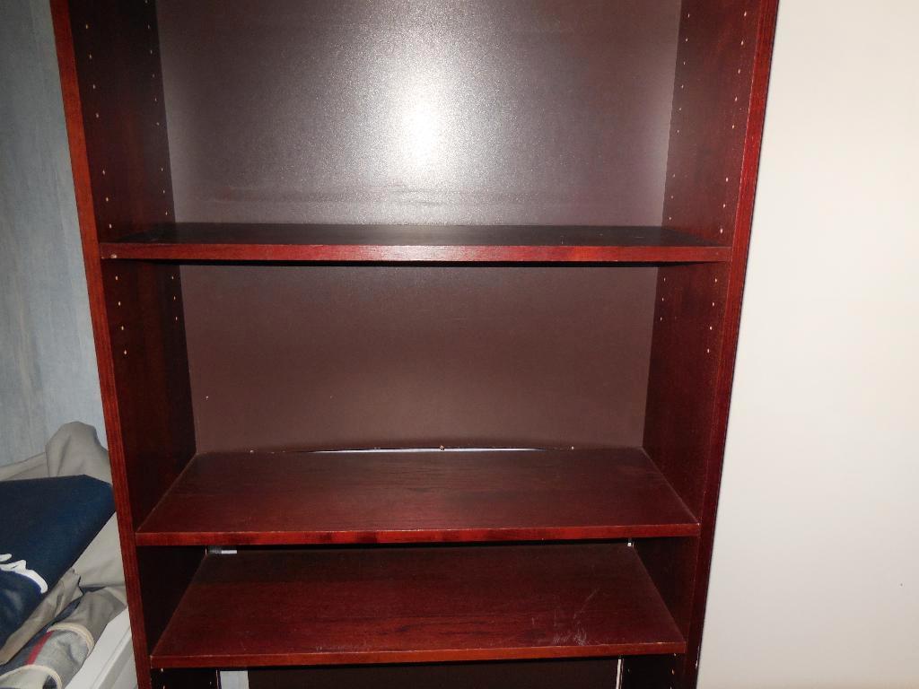 GRATIS Donkerbruine Billy boekenkast 80 x 201,5 cm.