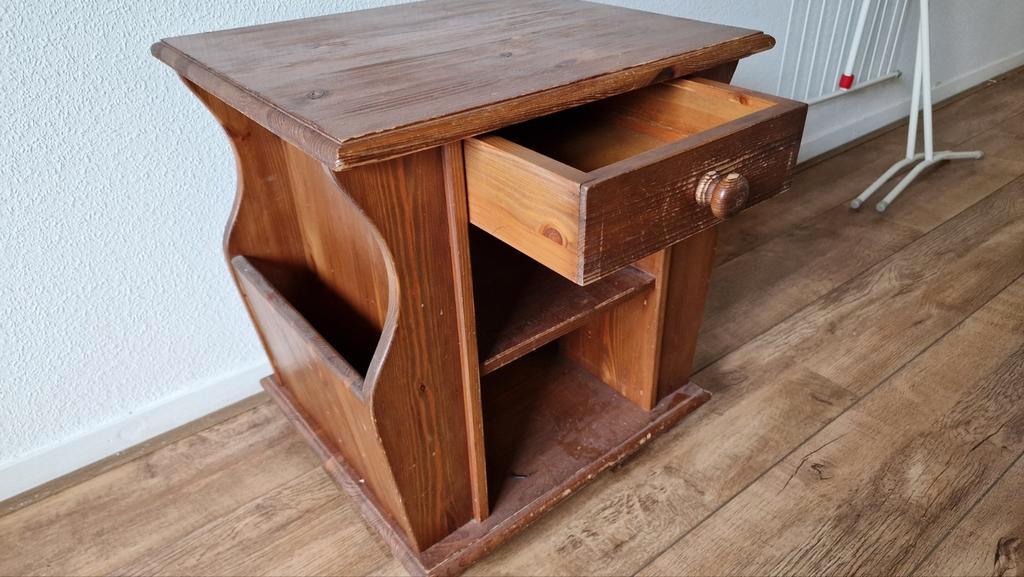 Lektuurtafel. Gratis af te halen.