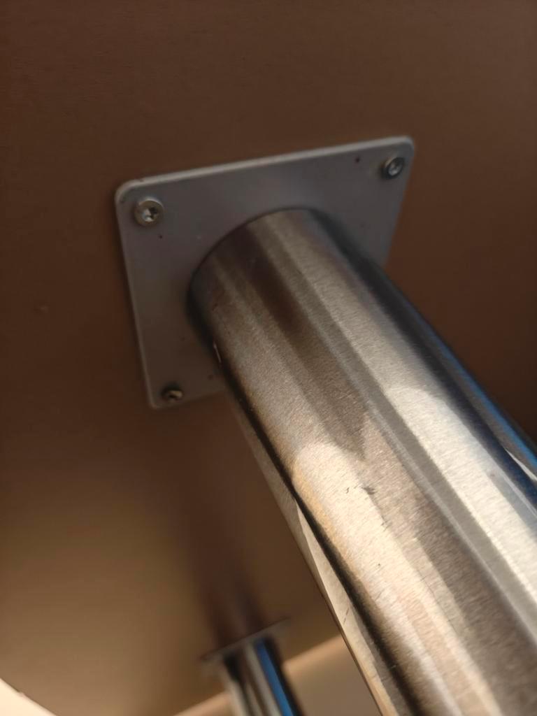 Bureau met verstelbare poten (+/-5cm)