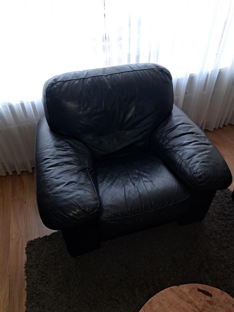 Zwarte leren bank en fauteuil set