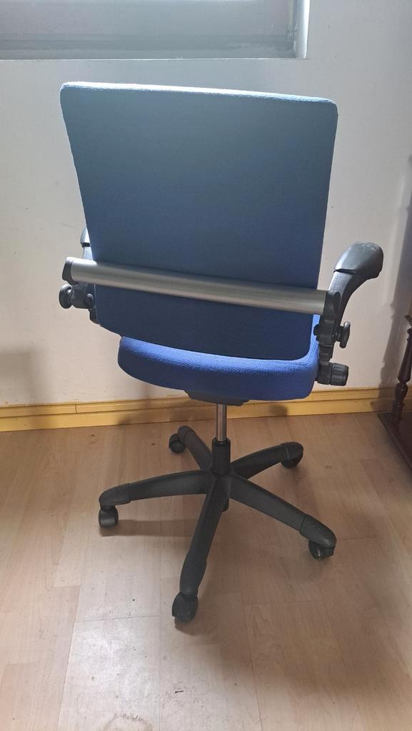 Blauwe bureaustoel - gebruikt, verstelbaar