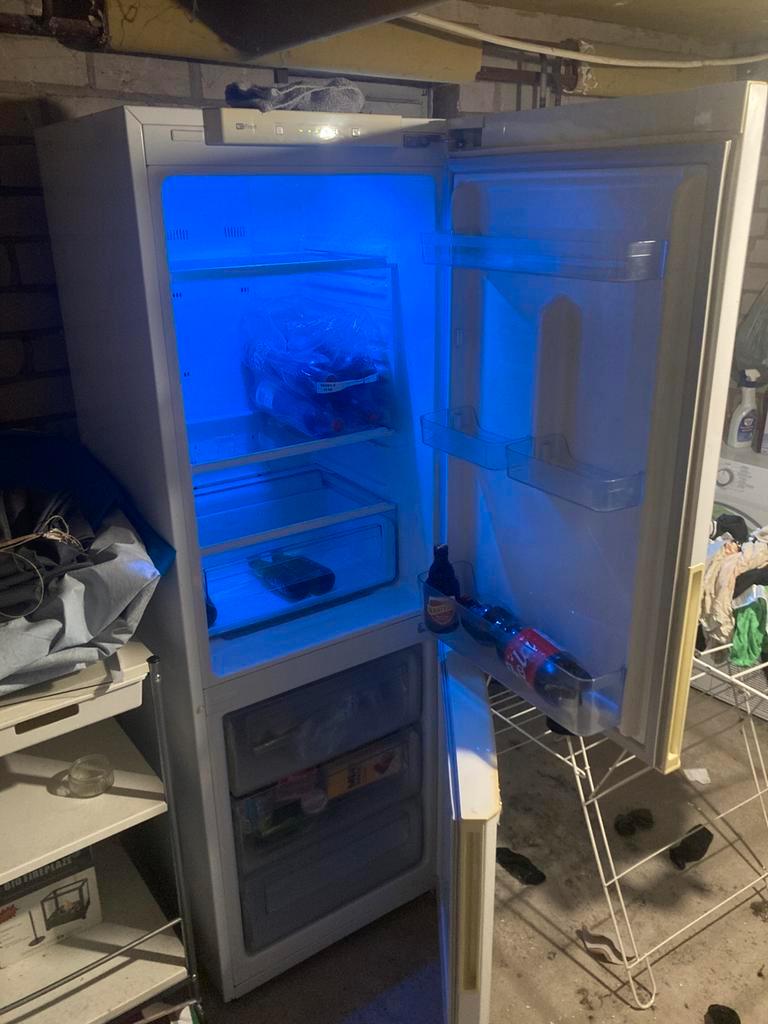 Oud ijzer of reparatie koelkast