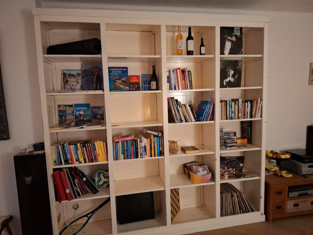 Boekenkast groot 24 vakken  245 breed  244 hoog